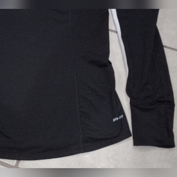 Nike Black and White 1/4 Zip Size Medium - Picture 5 of 5